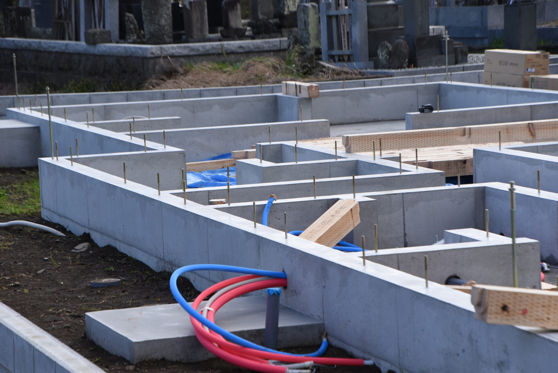 住宅の基礎工事で知っておくべきこと。基礎の種類や特徴について解説 | 家・住宅購入とお金の相談窓口｜ライフコンシェルジュ